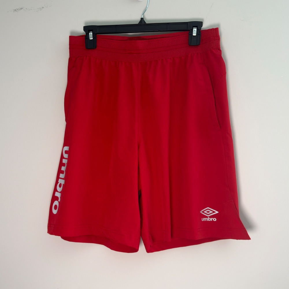 Umbro Mens Red Athletic Soccer Shorts Size Medium Zipper Pocket Performance